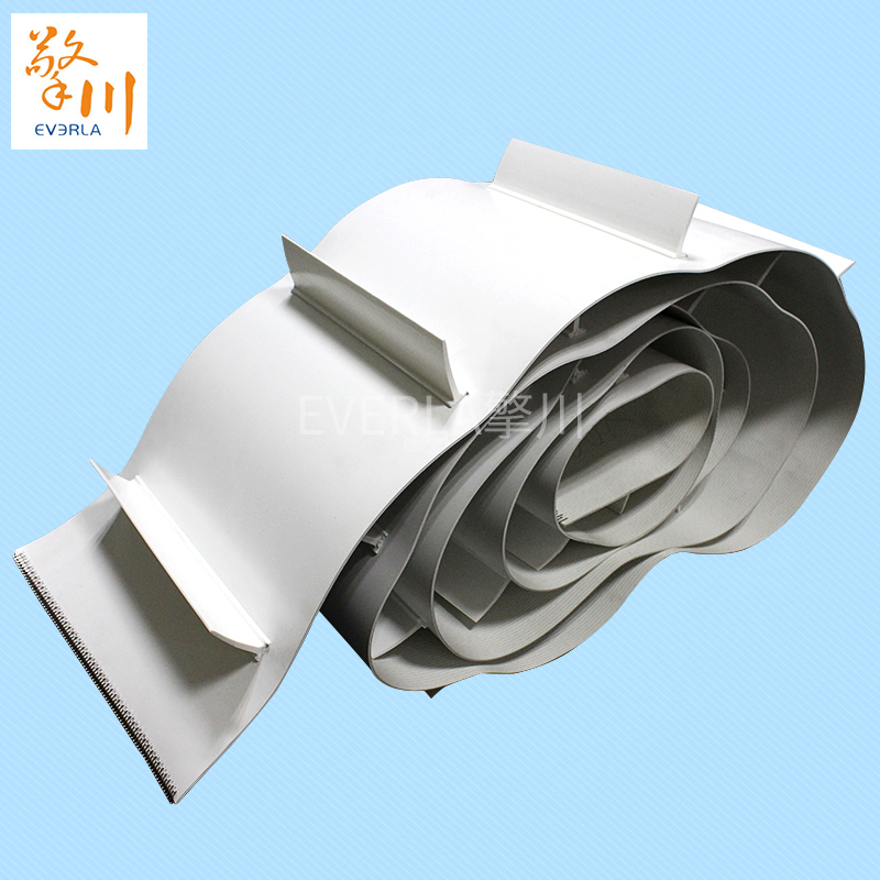 白色<a href='http://ontimecarpet.com/shusongdai/xiangjiao/' target='_blank'><u>擋板輸送帶</u></a> 鋼扣接口