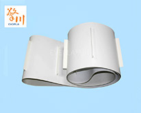 pu<a href='http://ontimecarpet.com/shusongdai/shipin/' target='_blank'><u>食品輸送帶</u></a> 加無(wú)底座擋塊傳送帶